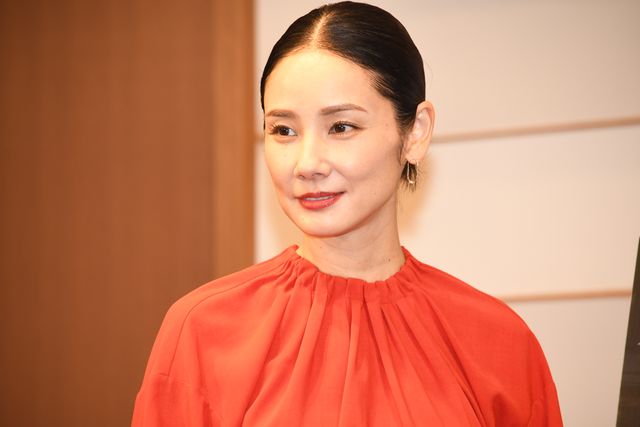 吉田羊、『バーニング　劇場版』イ・チャンドン監督の来日会見にゲストで登場：フォトギャラリー