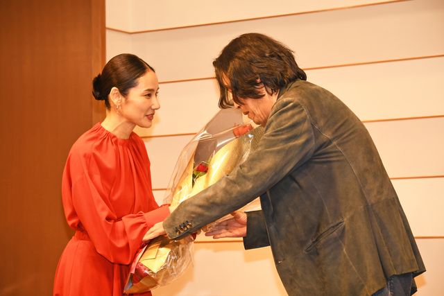 吉田羊、『バーニング　劇場版』イ・チャンドン監督の来日会見にゲストで登場（4枚目）