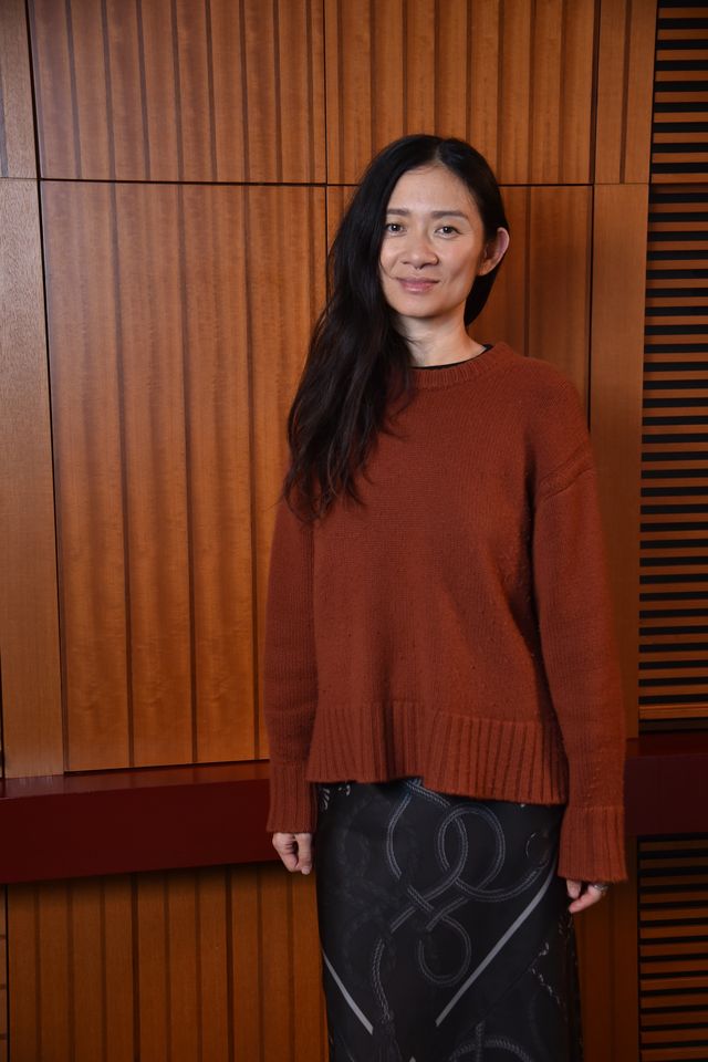 来日時のクロエ・ジャオ監督