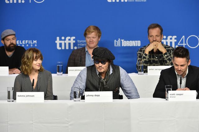 ジョニー・デップが赤シャツで登場！トロント映画祭フォトギャラリー（5枚目）