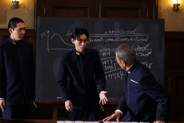 菅田将暉＆浜辺美波が見つめ合う…！『アルキメデスの大戦』場面カット（3枚目）