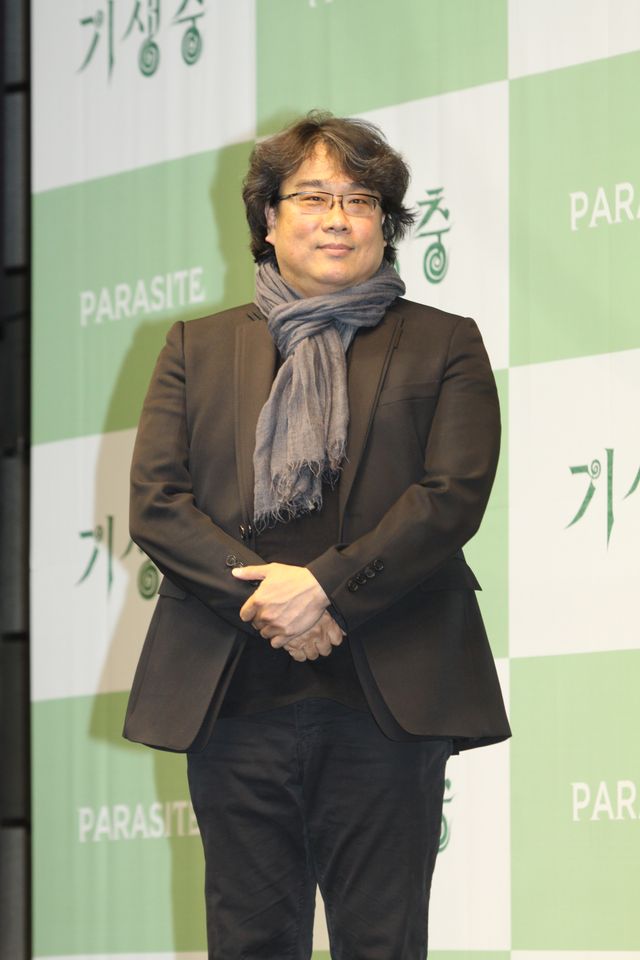 『パラサイト』ポン・ジュノ監督＆ソン・ガンホ、韓国凱旋に満面の笑み！（2枚目）