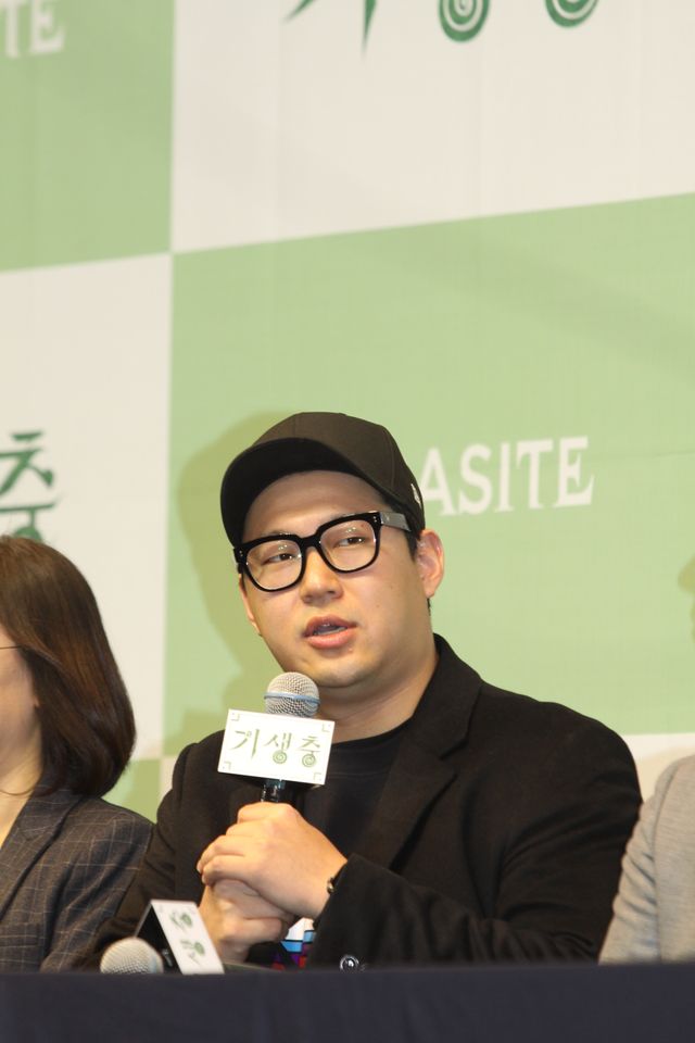 『パラサイト』ポン・ジュノ監督＆ソン・ガンホ、韓国凱旋に満面の笑み！（12枚目）