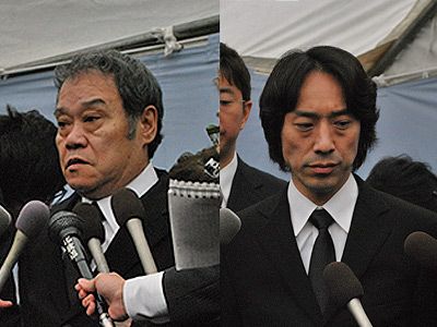 悲しみの表情の西田敏行と筧利夫、告別式には多くの著名人が参加した