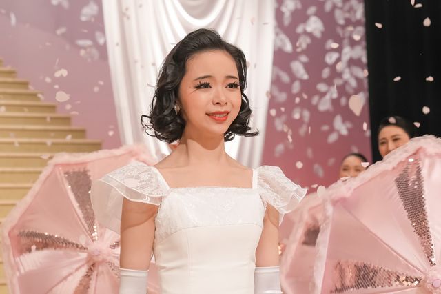 涙を浮かべて…「ブギウギ」第25回の場面写真：フォトギャラリー