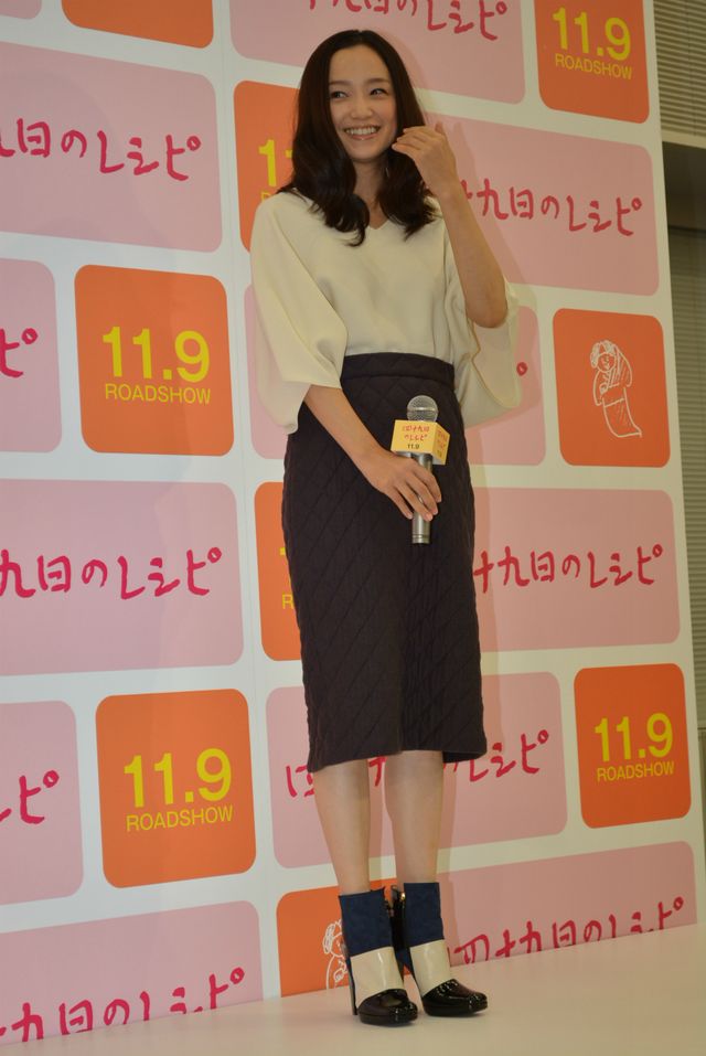 永作博美、美しいフラダンスを披露！　画像ギャラリー（9枚目）