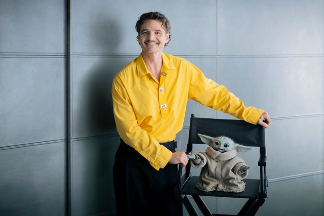 かわいすぎる！ペドロ・パスカル＆グローグー『スター・ウォーズ／マンダロリアン・アンド・グローグー』（2枚目）
