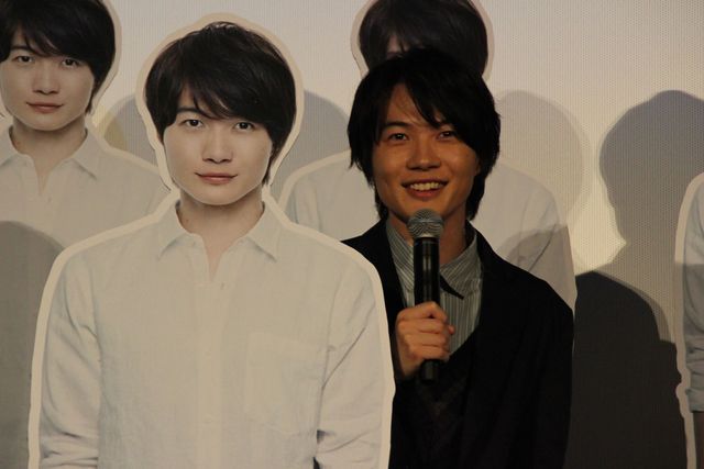 神木隆之介、自身の等身大パネルと戯れる『フォルトゥナの瞳』大ヒット御礼舞台あいさつ（9枚目）