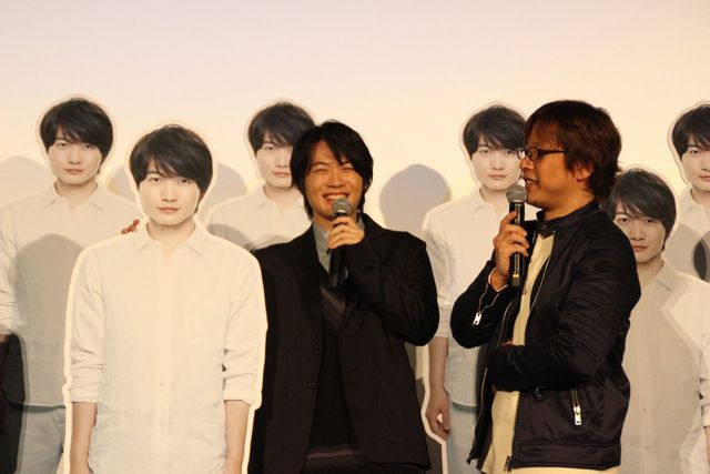 神木隆之介、自身の等身大パネルと戯れる『フォルトゥナの瞳』大ヒット御礼舞台あいさつ（10枚目）