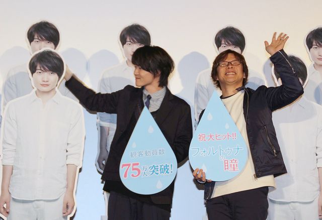 神木隆之介、自身の等身大パネルと戯れる『フォルトゥナの瞳』大ヒット御礼舞台あいさつ（11枚目）