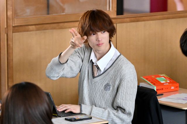 「御上先生」文科省への帰還命令…御上を救う方法は？第8話場面写真（2枚目）