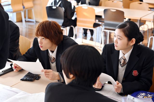 「御上先生」文科省への帰還命令…御上を救う方法は？第8話場面写真（4枚目）