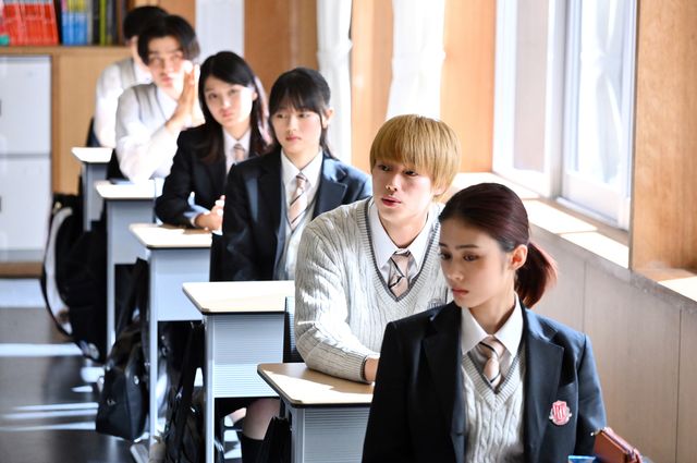 「御上先生」文科省への帰還命令…御上を救う方法は？第8話場面写真（10枚目）