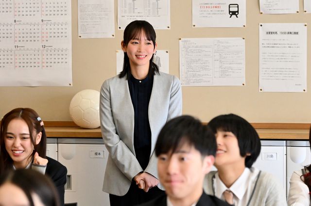 「御上先生」文科省への帰還命令…御上を救う方法は？第8話場面写真（32枚目）