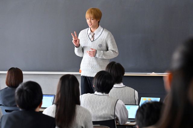 「御上先生」文科省への帰還命令…御上を救う方法は？第8話場面写真（36枚目）