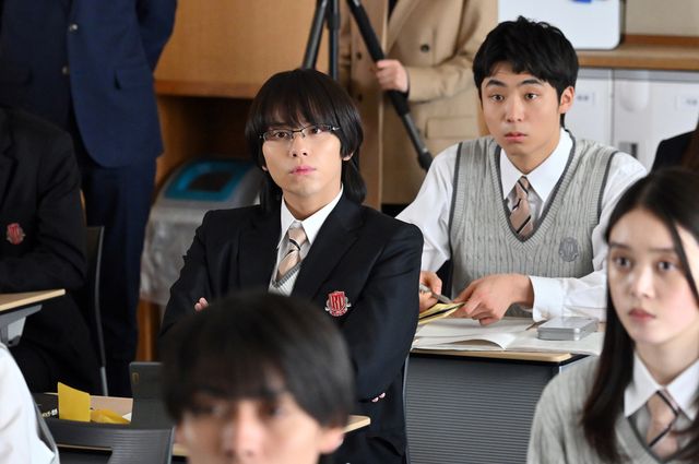 「御上先生」文科省への帰還命令…御上を救う方法は？第8話場面写真（40枚目）