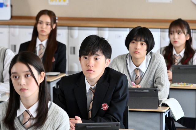 「御上先生」文科省への帰還命令…御上を救う方法は？第8話場面写真（42枚目）