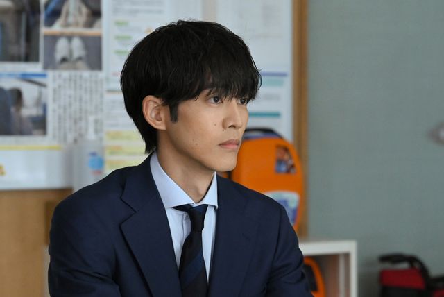 「御上先生」文科省への帰還命令…御上を救う方法は？第8話場面写真（49枚目）