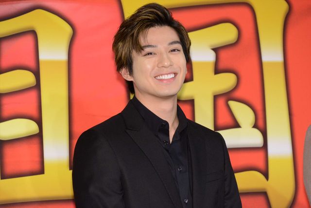 「二つの祖国」会見に兄弟役の高良健吾＆新田真剣佑！（6枚目）