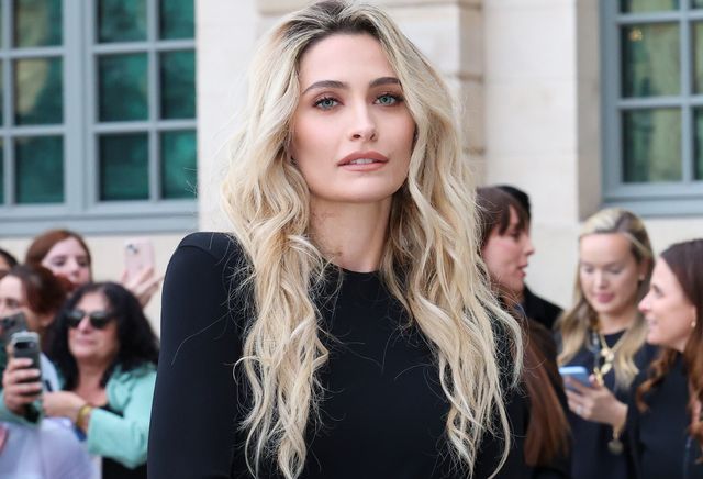 トム・フォードのショーを訪れたパリス・ジャクソン