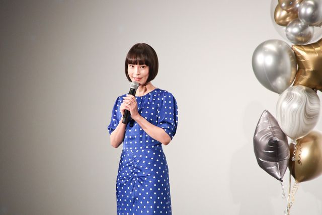 笑顔はじける！ドレス姿の芦田愛菜『星の子』初日舞台あいさつ（12枚目）