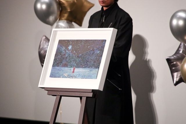 笑顔はじける！ドレス姿の芦田愛菜『星の子』初日舞台あいさつ（13枚目）