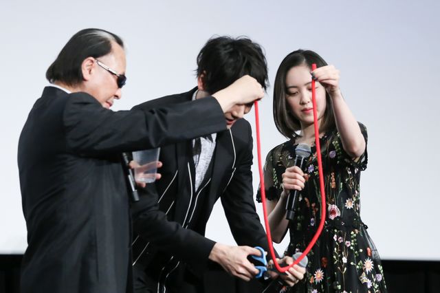 古川雄輝がハンドパワー注入！Mr.マリックとマジック生披露！（4枚目）