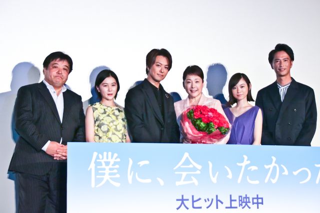 【12枚】EXILE・TAKAHIRO、松坂慶子を優しくエスコート！（11枚目）