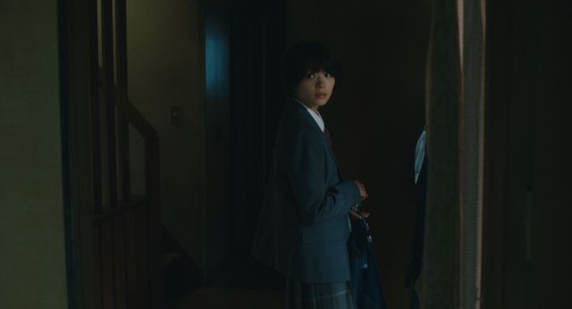 「呪怨：呪いの家」で80年代のJK役！里々佳の劇中カット：フォトギャラリー