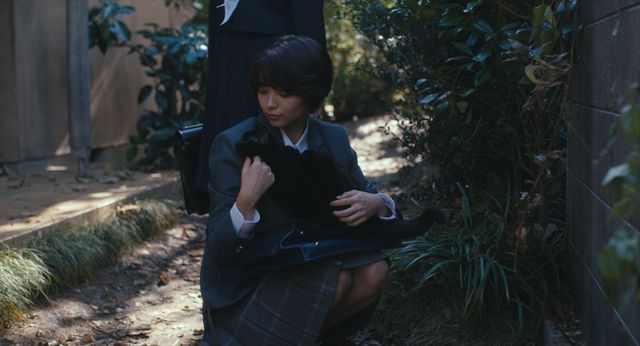 「呪怨：呪いの家」で80年代のJK役！里々佳の劇中カット（2枚目）