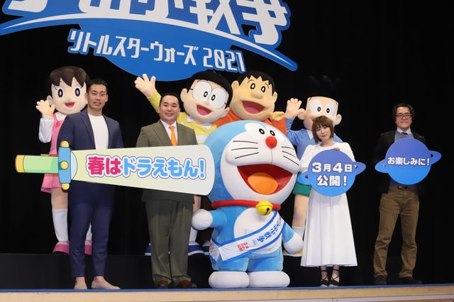 1年越しの公開！松岡茉優、ミルクボーイらドラえもんと対面に沸く（3枚目）