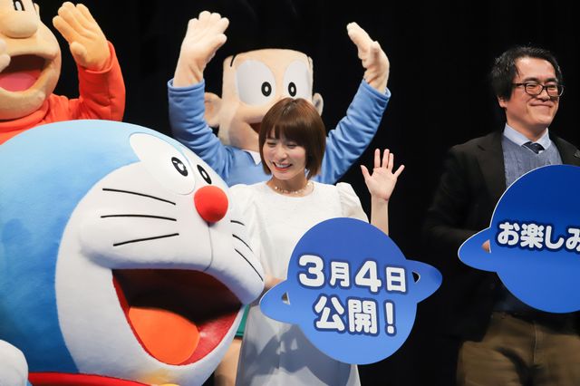1年越しの公開！松岡茉優、ミルクボーイらドラえもんと対面に沸く（4枚目）
