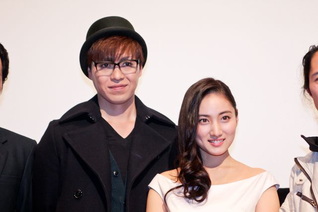 IZAM、紗綾の袋とじグラビアに悩殺される「思わず袋切りました」　画像ギャラリー（7枚目）