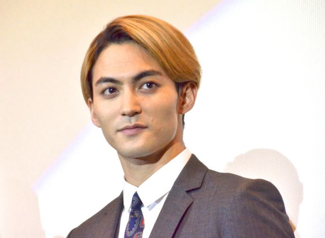 永瀬匡が初主演映画の初日舞台あいさつで食レポ！『ズタボロ』【フォトギャラリー】：フォトギャラリー