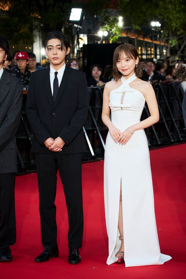 レッドカーペットを歩いた齊藤京子（2枚目）