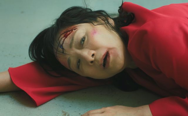 血まみれのあやめと、恐ろしくも美しい凍也「魔物」第7話場面写真（31枚目）