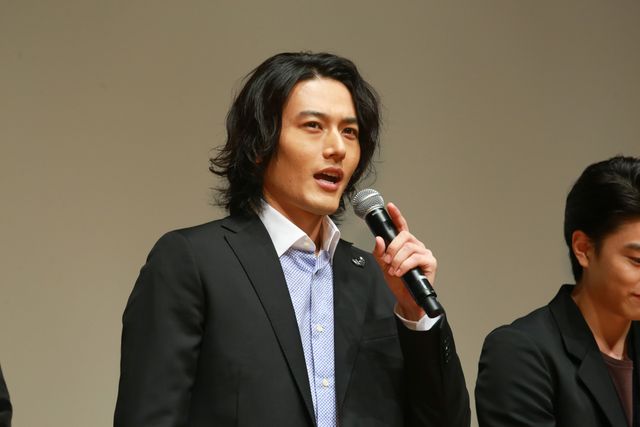 竹内涼真＆稲葉友、キスしちゃった！「ドライブサーガ　仮面ライダーマッハ／仮面ライダーハート」完成披露舞台あいさつフォトギャラリー（4枚目）