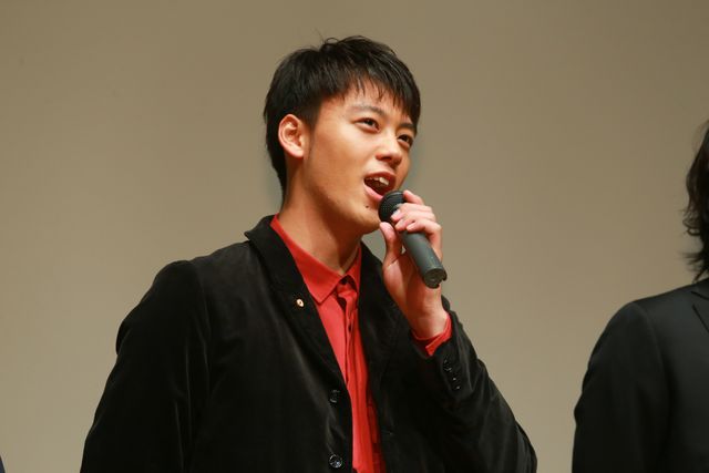 竹内涼真＆稲葉友、キスしちゃった！「ドライブサーガ　仮面ライダーマッハ／仮面ライダーハート」完成披露舞台あいさつフォトギャラリー（5枚目）