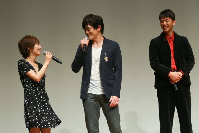 竹内涼真＆稲葉友、キスしちゃった！「ドライブサーガ　仮面ライダーマッハ／仮面ライダーハート」完成披露舞台あいさつフォトギャラリー（15枚目）