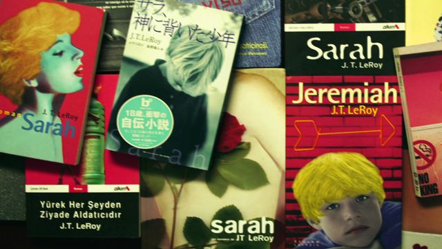 天才美少年作家は架空の人物!?『作家、本当のJ.T.リロイ』フォトギャラリー（10枚目）