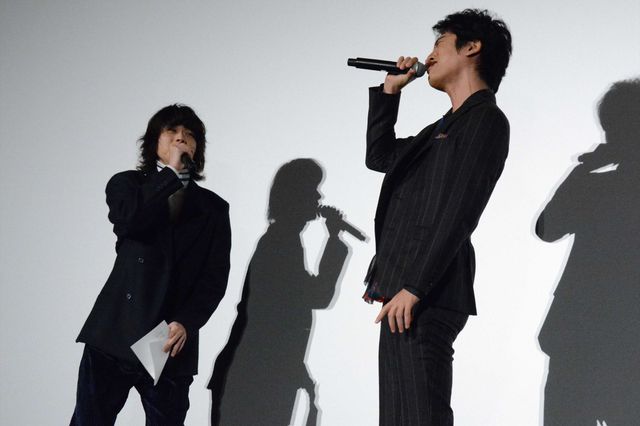 エア演奏しちゃう仲良しコンビ！菅田将暉＆桐谷健太『火花』大ヒット御礼舞台あいさつフォトギャラリー（7枚目）