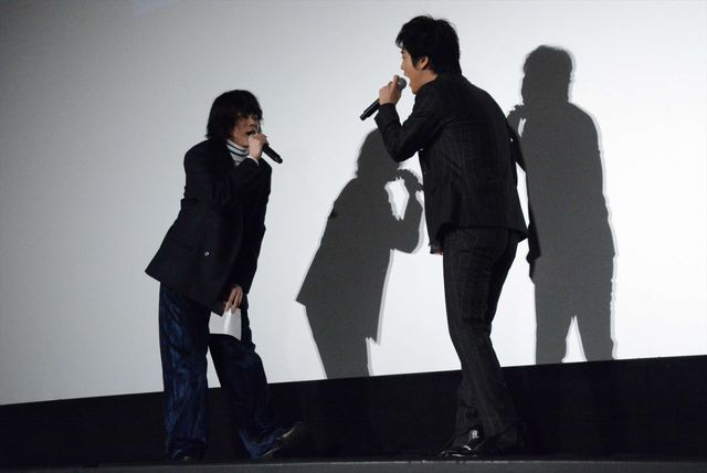 エア演奏しちゃう仲良しコンビ！菅田将暉＆桐谷健太『火花』大ヒット御礼舞台あいさつフォトギャラリー（8枚目）