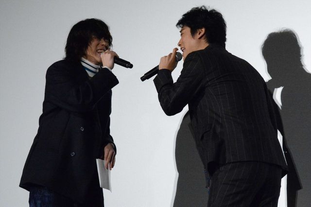 エア演奏しちゃう仲良しコンビ！菅田将暉＆桐谷健太『火花』大ヒット御礼舞台あいさつフォトギャラリー（9枚目）