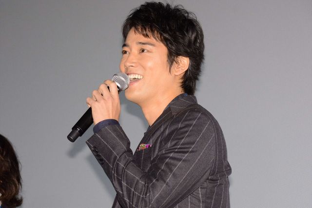 エア演奏しちゃう仲良しコンビ！菅田将暉＆桐谷健太『火花』大ヒット御礼舞台あいさつフォトギャラリー（15枚目）