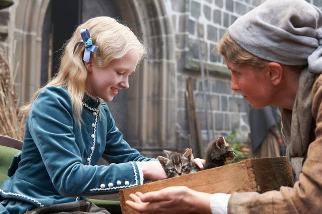 ロッテンマイヤーさん、子猫に気絶しそうになる　実写版「ハイジ」名場面集（5枚目）