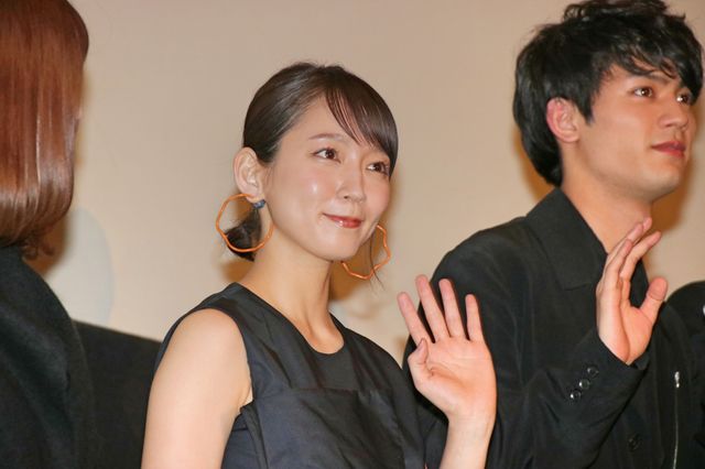 “女優”堀未央奈、超巨大タマゴから誕生！『ホットギミック　ガールミーツボーイ』完成披露（5枚目）