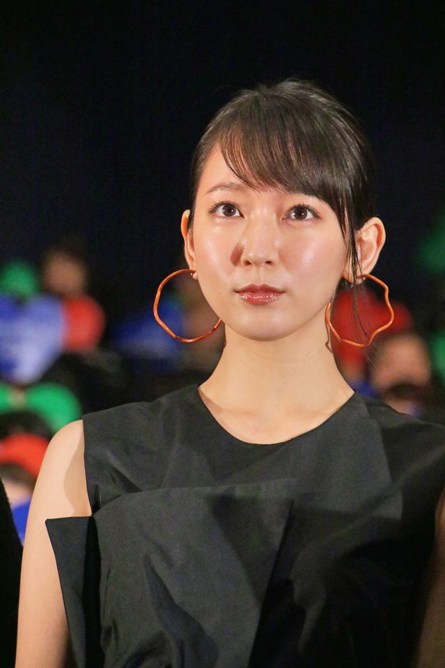 “女優”堀未央奈、超巨大タマゴから誕生！『ホットギミック　ガールミーツボーイ』完成披露（8枚目）