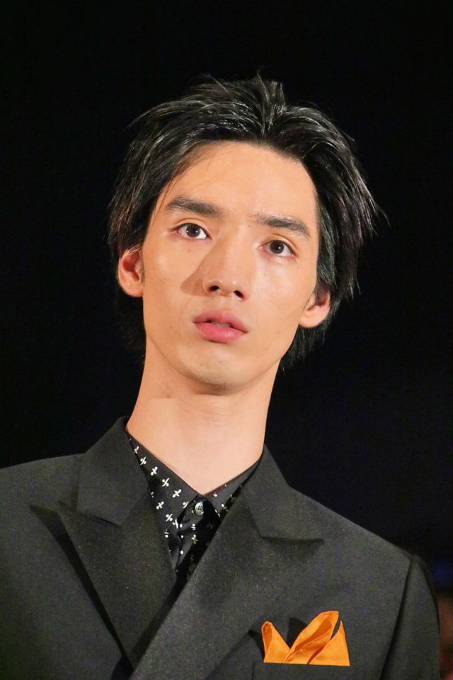 “女優”堀未央奈、超巨大タマゴから誕生！『ホットギミック　ガールミーツボーイ』完成披露（9枚目）