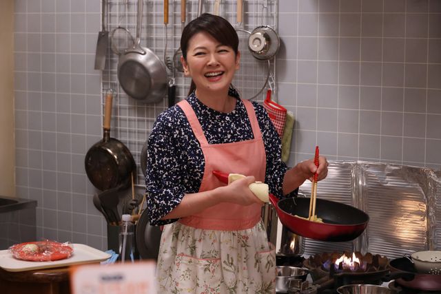 南野陽子が主人公の母親役！「仮面ライダーガッチャード」第1話場面カット：フォトギャラリー