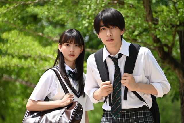 南野陽子が主人公の母親役！「仮面ライダーガッチャード」第1話場面カット（2枚目）